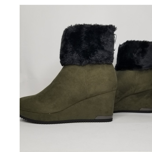 DKNY Women's Powell Wedge Booties Size 7.5 Green/ Black NWT - Picture 1 of 7